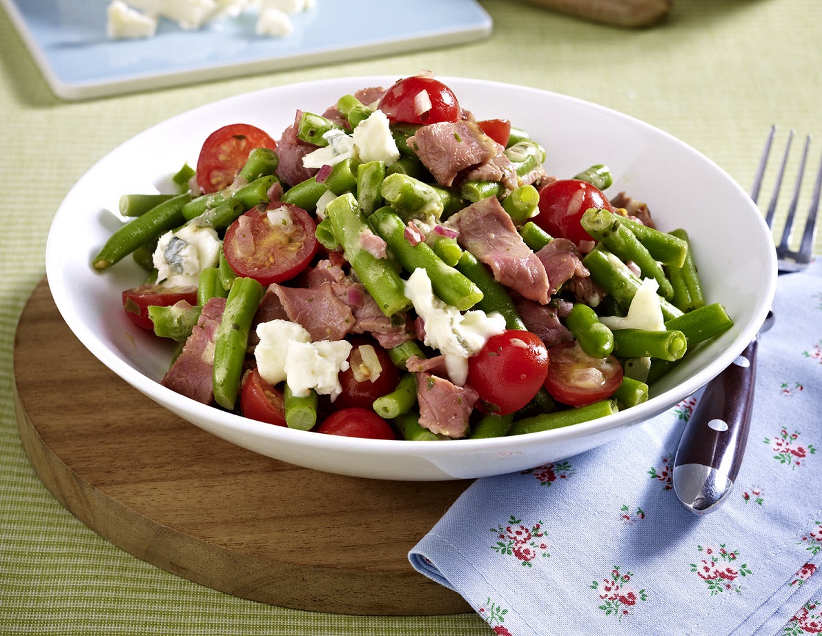 Roastbeef-Salat mit Bohnen, Gorgonzola und Tomaten