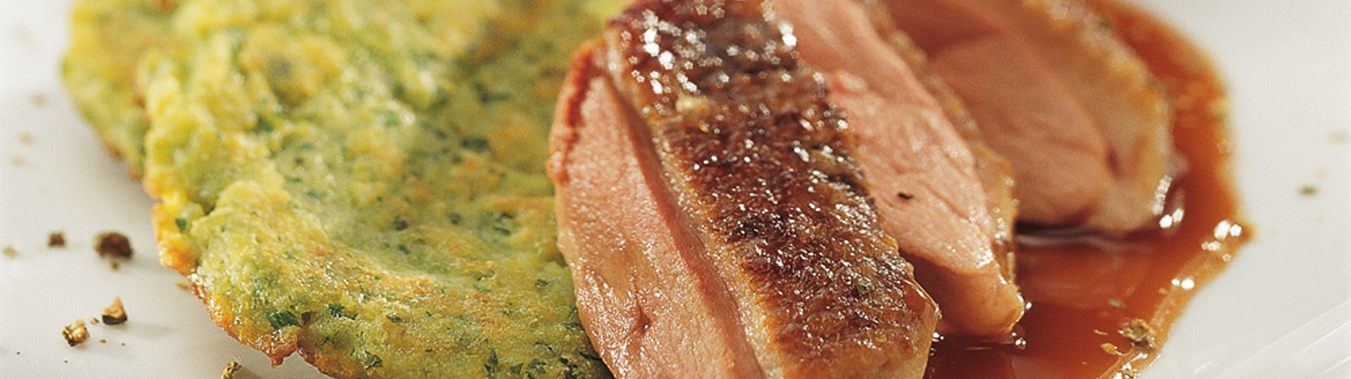 Gebratene Ente mit Sojabohnenlaibchen