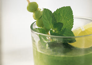 Prickelnder Sojabohnencocktail