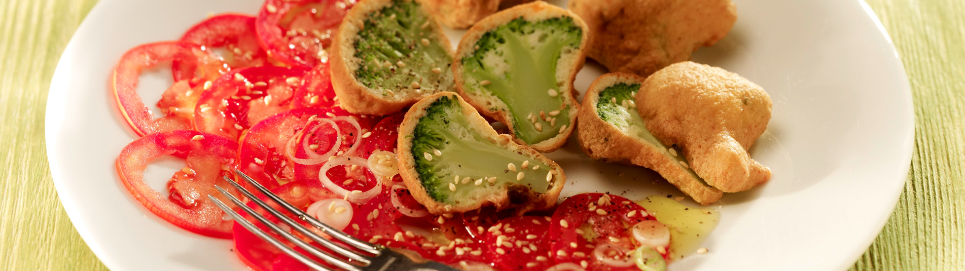 Sesambroccoli mit Tomatencarpaccio