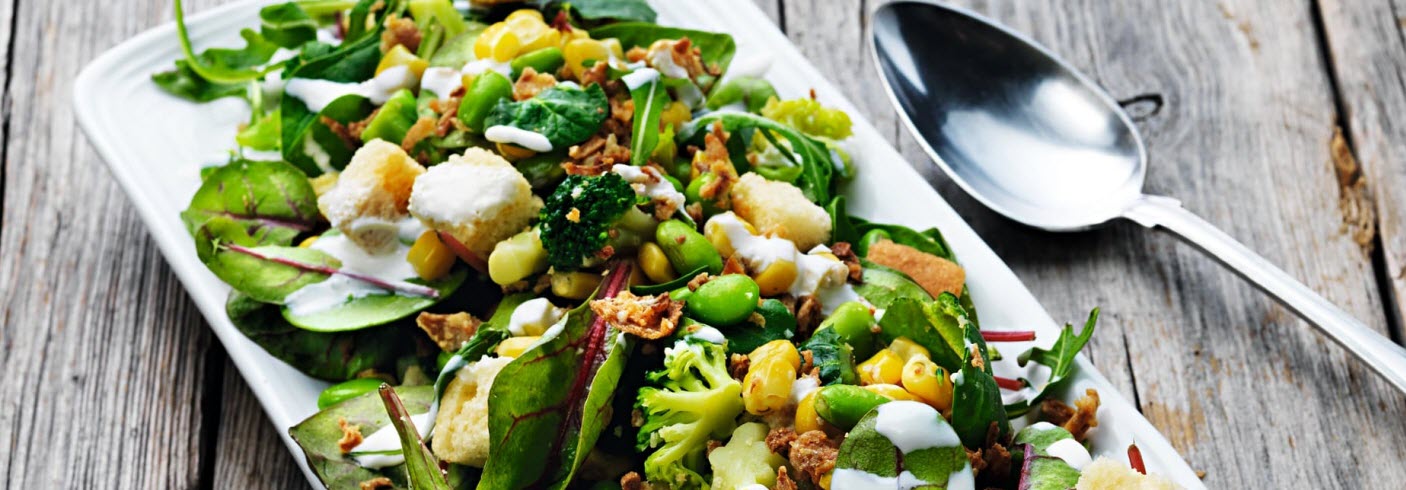 Knuspriger Sojabohnen-Salat mit Croutons